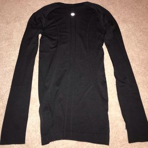 Lululemon black long sleeved shirt